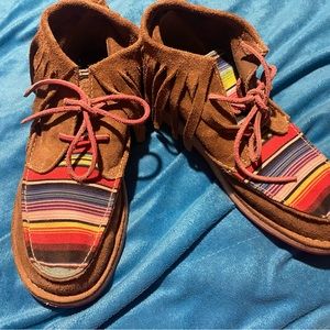 Womens sz8 Ariat mocs